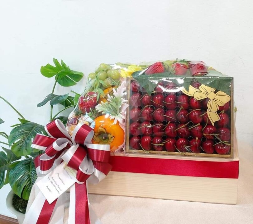 Premium Fruit Basket with Wooden Tray l