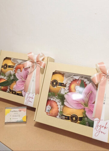 กล่องกระดาษลูกฟูกฝาปิด แอปเปิ้ล 3 สาลี่ 3 ตกแต่งดอกไม้