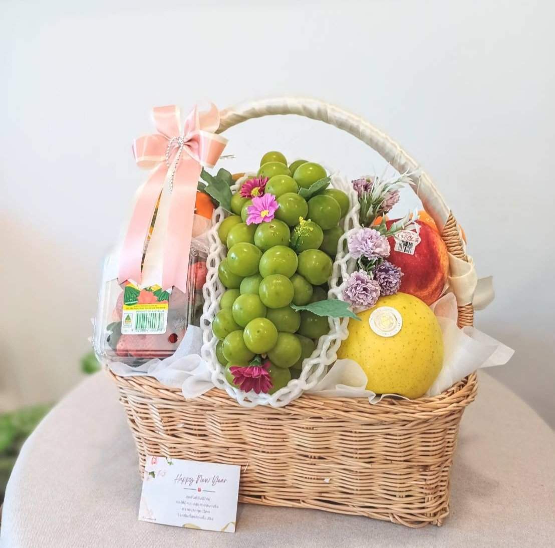 เซตผลไม้ขายดี - กระเช้าหวายคลาสสิค ผลไม้รวมเบอร์รี่