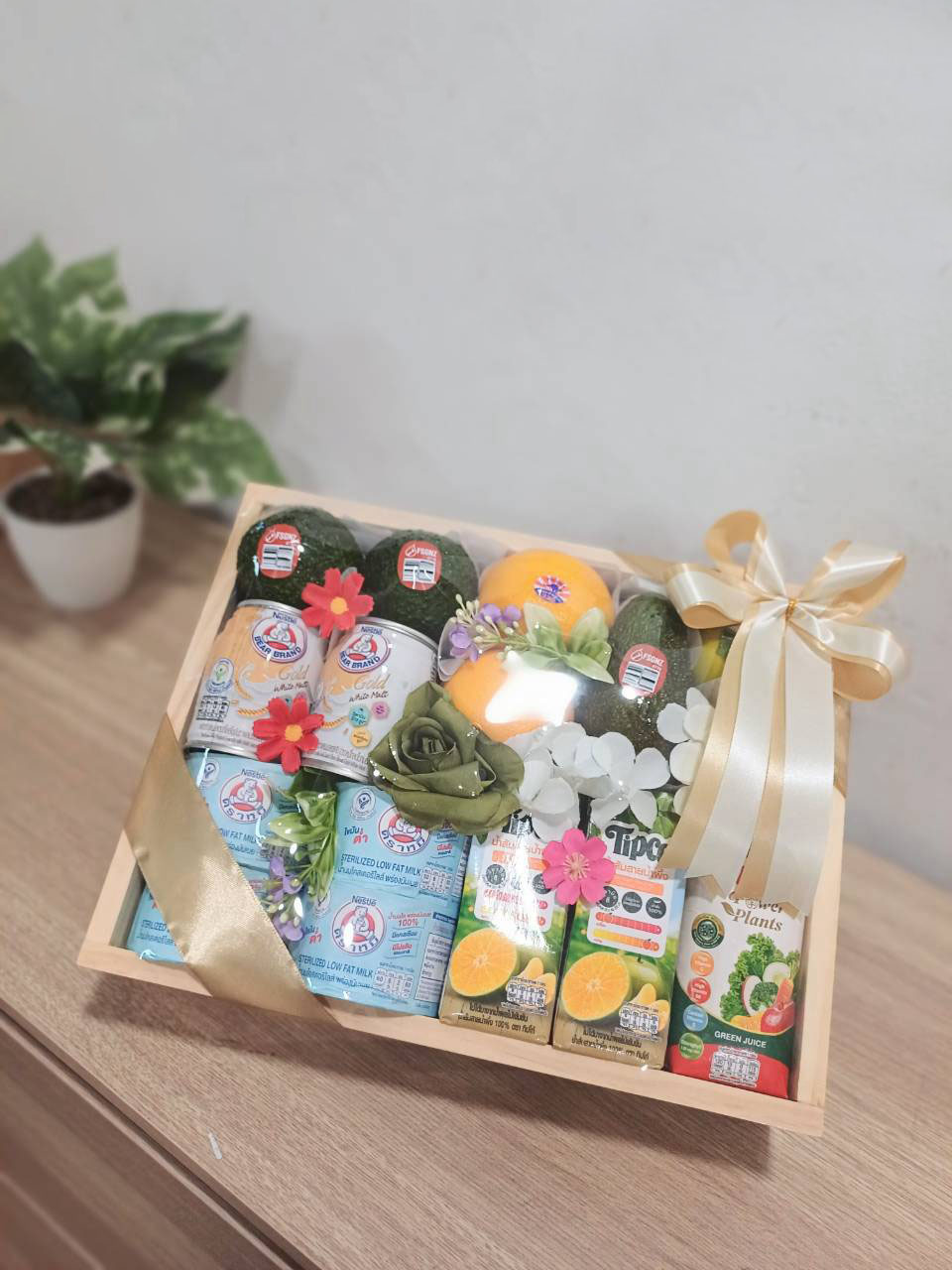 เซ็ตเยี่ยมไข้ ผลไม้ & เครื่องดื่มเพื่อสุขภาพ กะบะไม้เบอร์รี่ 13 นิ้ว